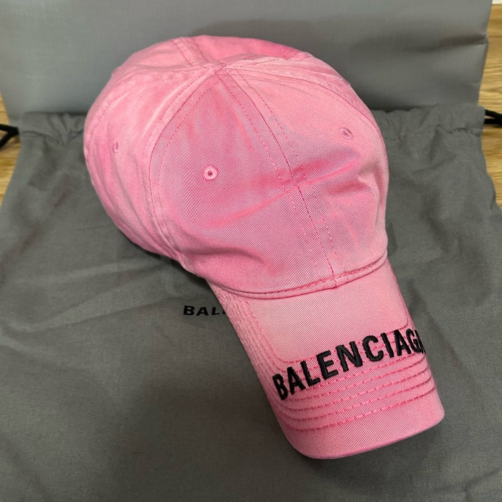 💯% Authentic! Brand New! Balenciaga Cap in Pink size L
